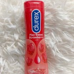 Durex lubricant gel strawberry flavour 100 ml